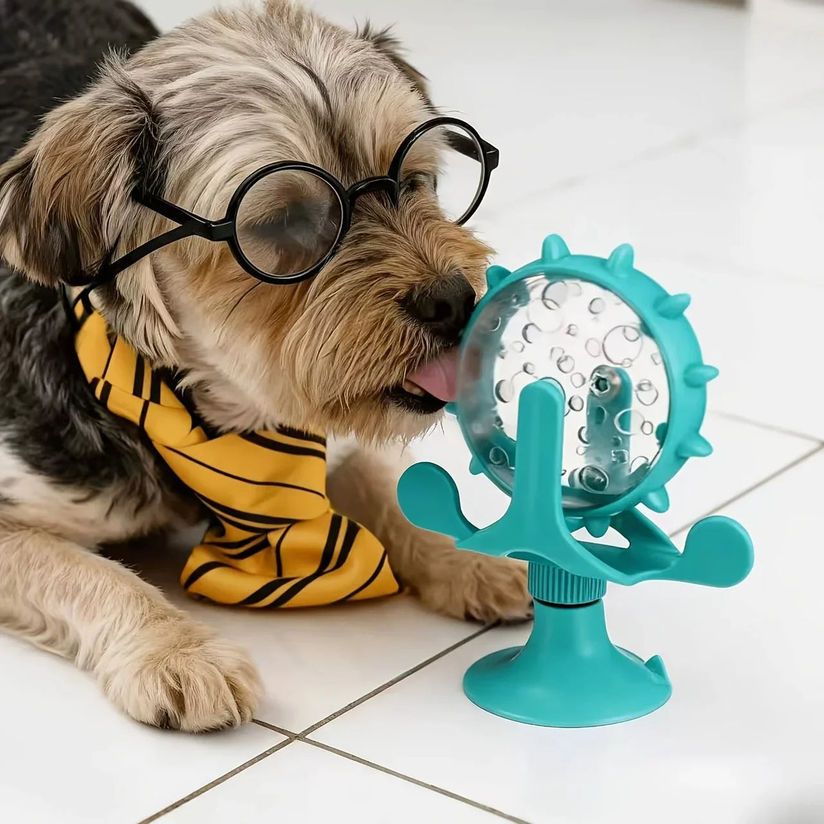 Interaktives Haustier-Puzzlespielzeug mit starkem Saugnapf, drehbarem Futterspender, Langeweile vertreibendes Kauspielzeug für Welpen und Katzen