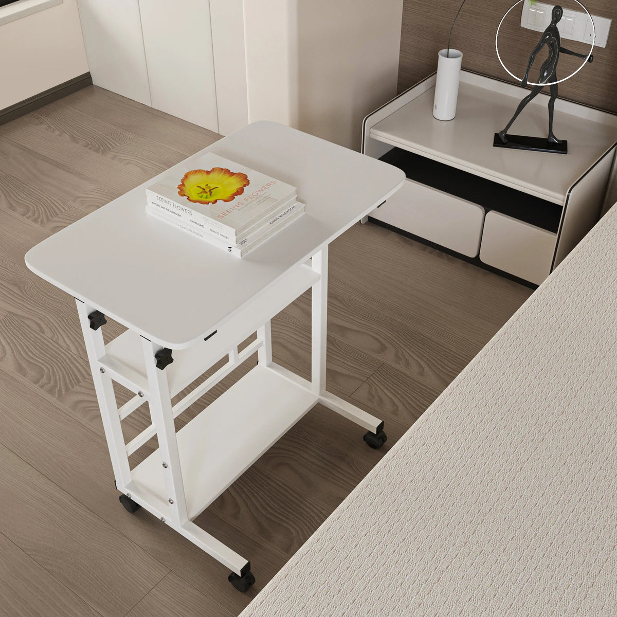 Beistelltisch, höhenverstellbarer Computertisch mit Rollen, 3 Ablagen, Stehpult für Schlafzimmer, Wohnzimmer, 60x40x90cm